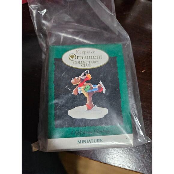 A Gift from Rodney 1995 Hallmark Keepsake Miniature Ornament Collector's Series - Picture 1 of 2